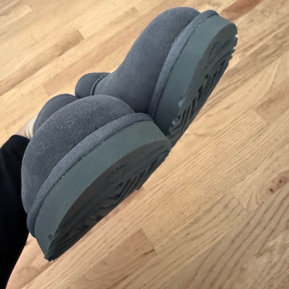 UGGs - Picture 5 of 6